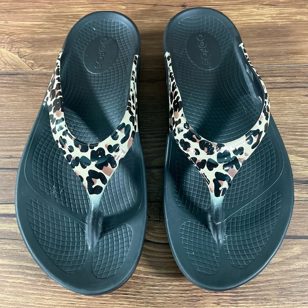 OOFOS OOLALA Leopard Orthotic Flip flops Sandals Women’s Size 9 Shoes